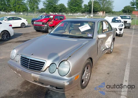 2002 Mercedes-Benz E-Class z USA, uszkodzony, nr VIN WDBJF83J92X070031